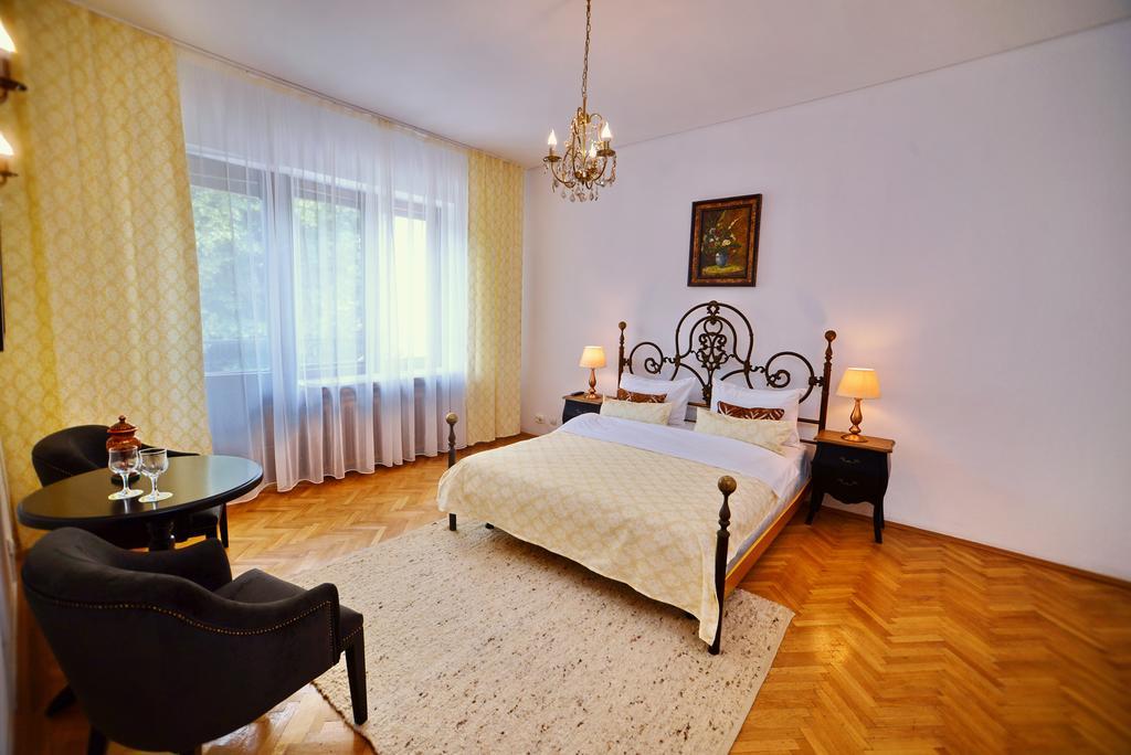 Hotel Casa Negustorului Deva Exteriér fotografie