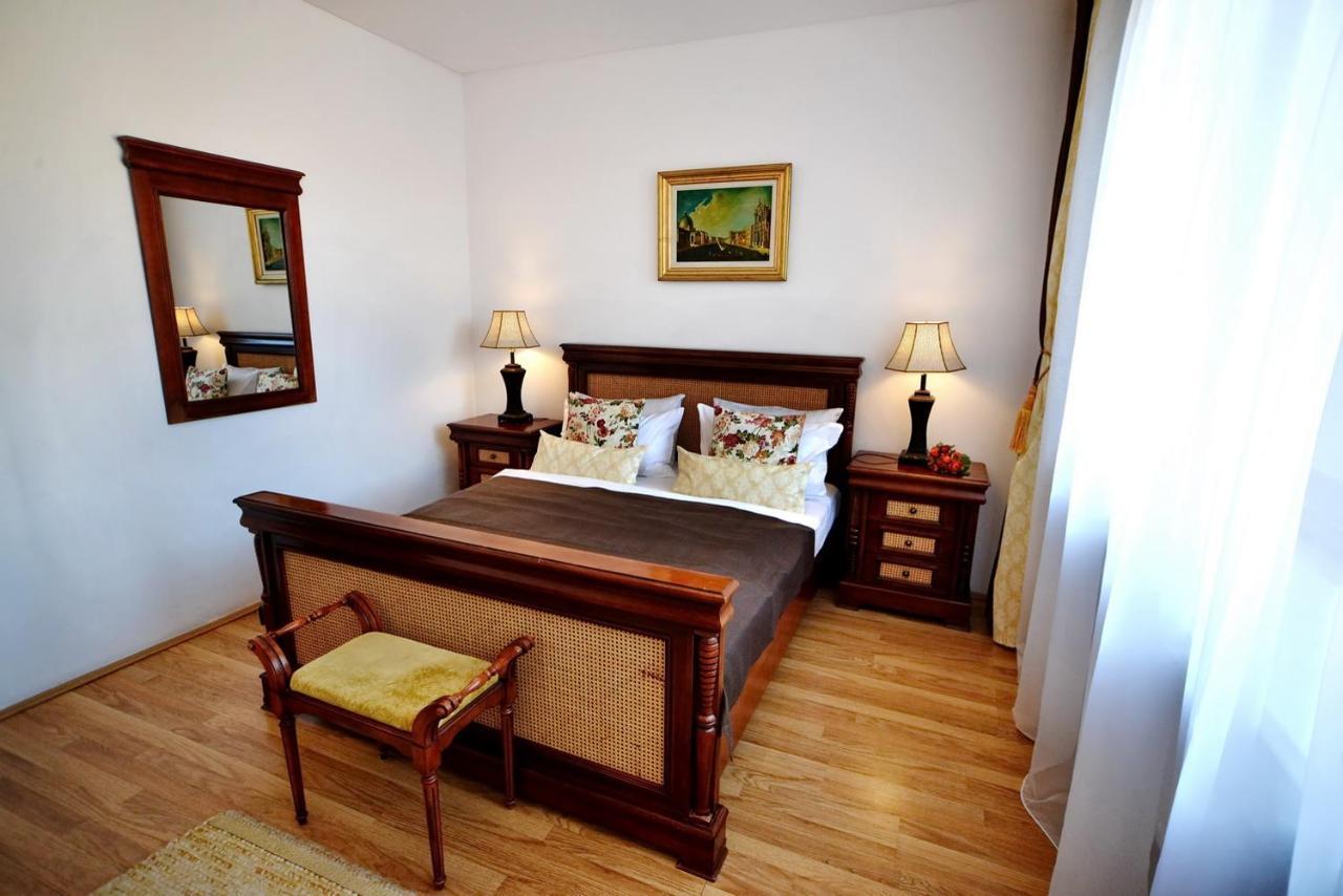 Hotel Casa Negustorului Deva Exteriér fotografie