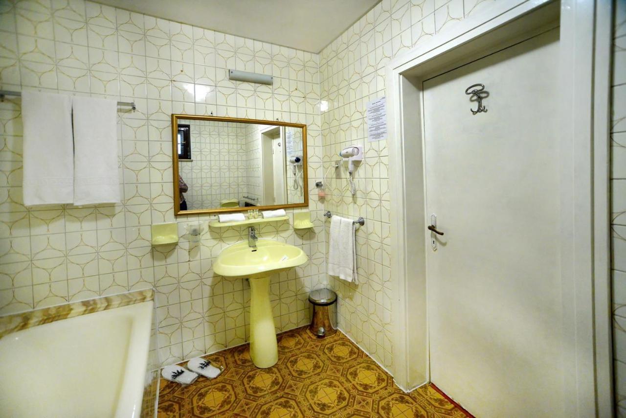 Hotel Casa Negustorului Deva Exteriér fotografie