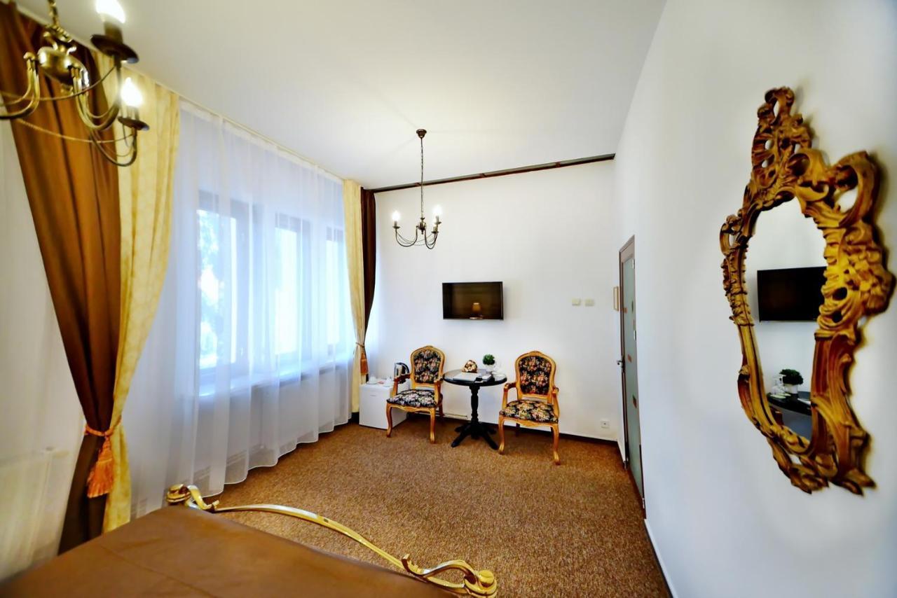 Hotel Casa Negustorului Deva Exteriér fotografie